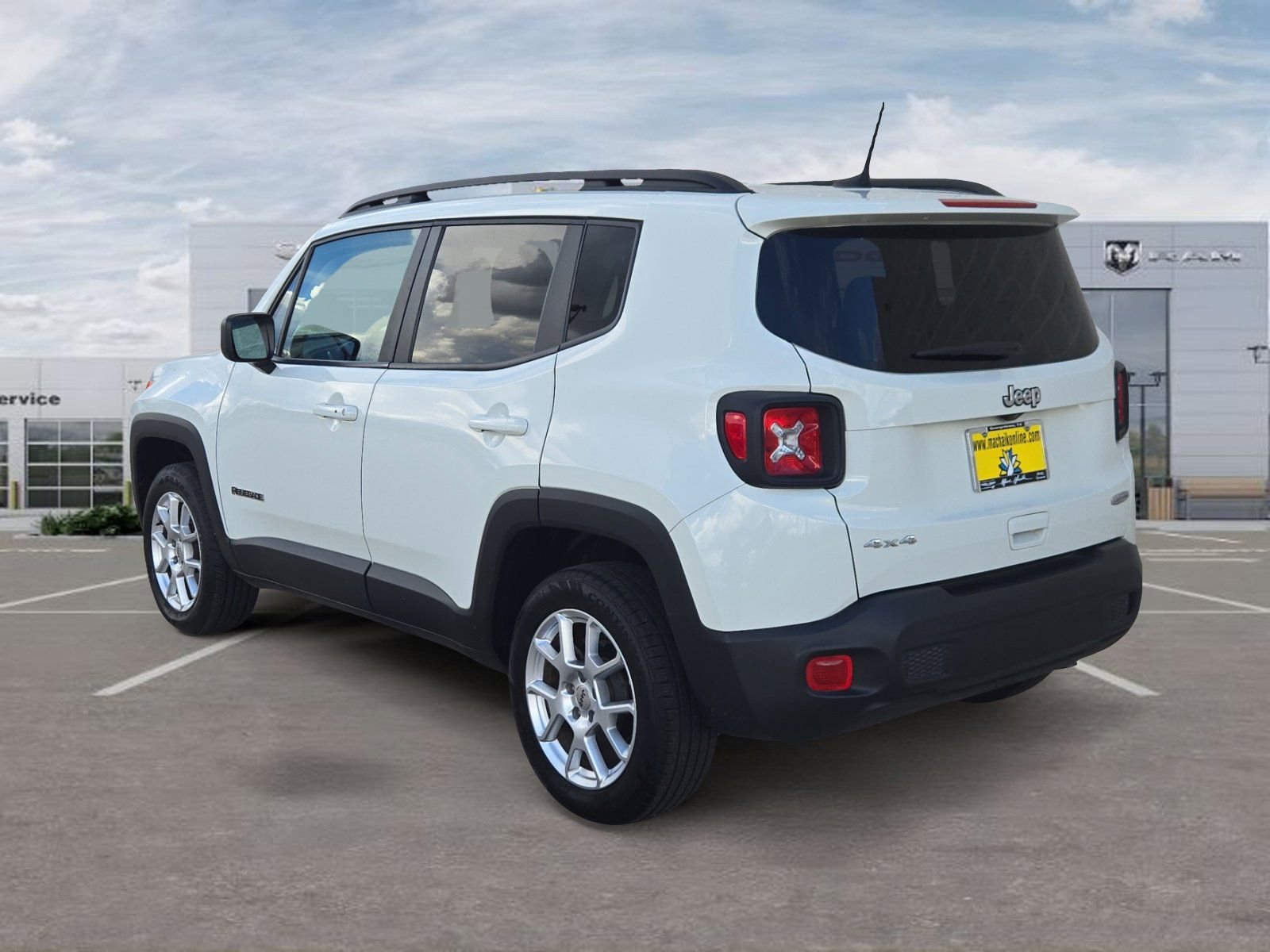 Certified 2022 Jeep Renegade Latitude AWD/4WD image 3