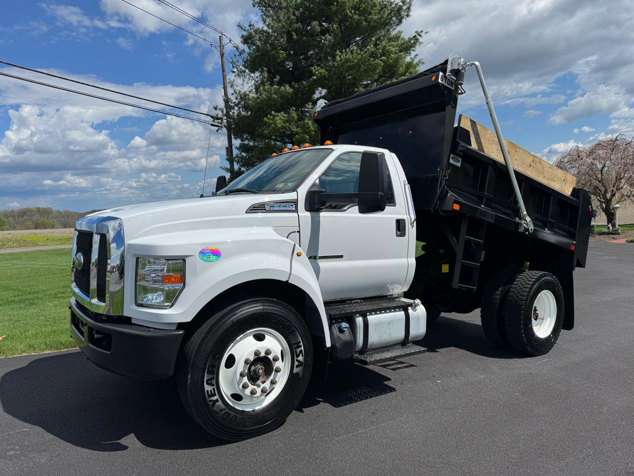 Used 2016 Ford F650 2WD Regular Cab Super Duty image 1