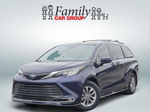 Certified 2022 Toyota Sienna XLE