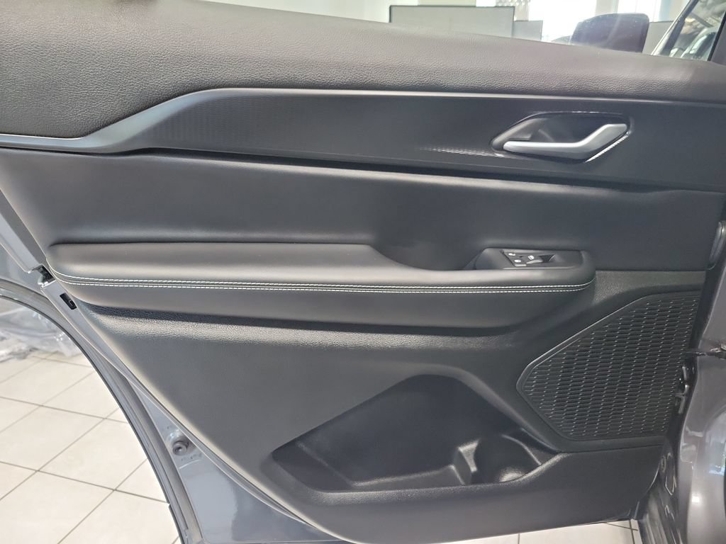 Used 2024 Jeep Grand Cherokee L Altitude AWD/4WD image 34
