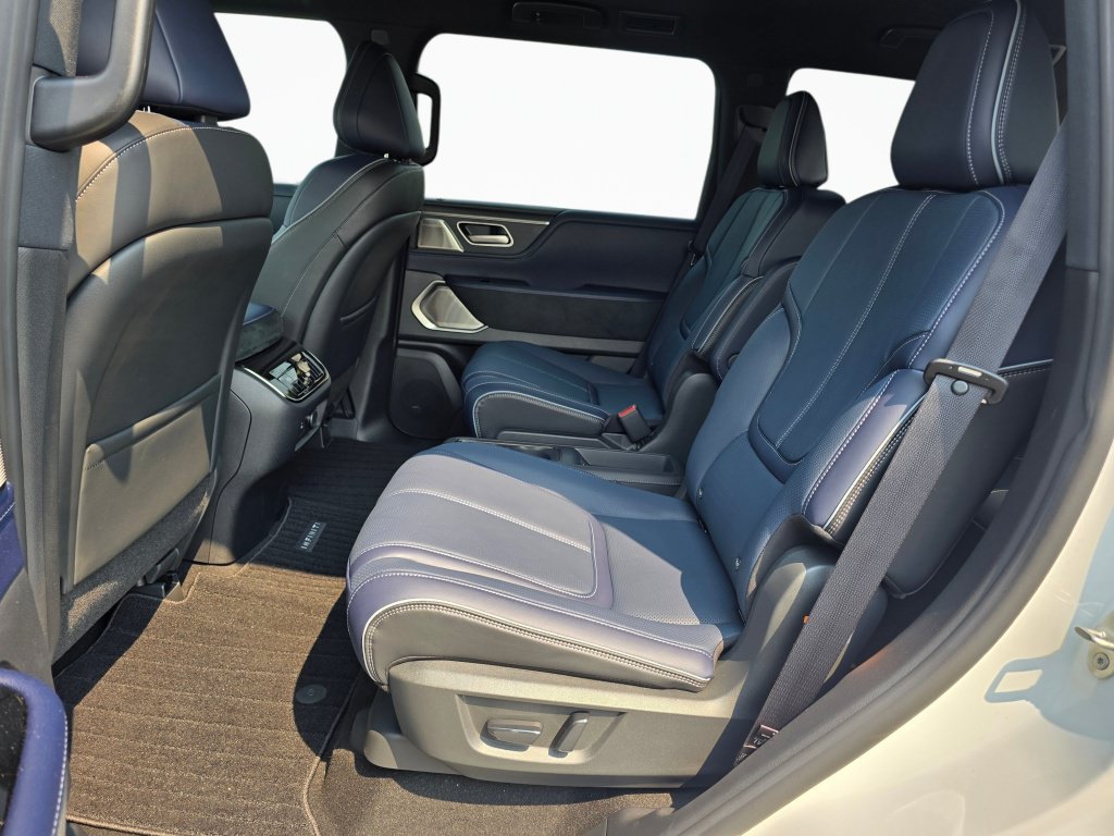 New 2026 INFINITI QX80 4WD w/ Sport Exterior Package image 18