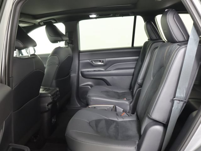 Used 2025 Toyota Grand Highlander AWD Hybrid image 15