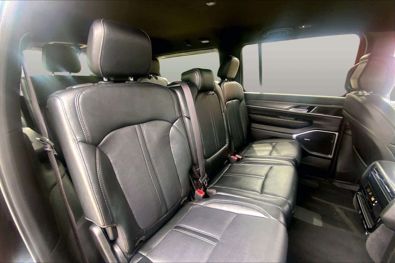 Used 2024 Jeep Wagoneer Series II w/ Flexible Seating Group AWD/4WD image 19