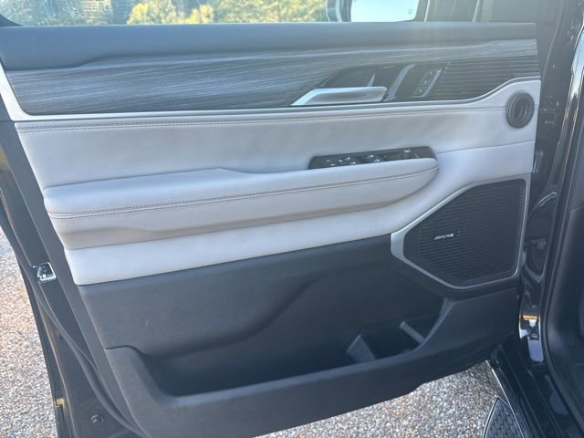 Used 2024 Jeep Wagoneer Series II w/ Flexible Seating Group image 16