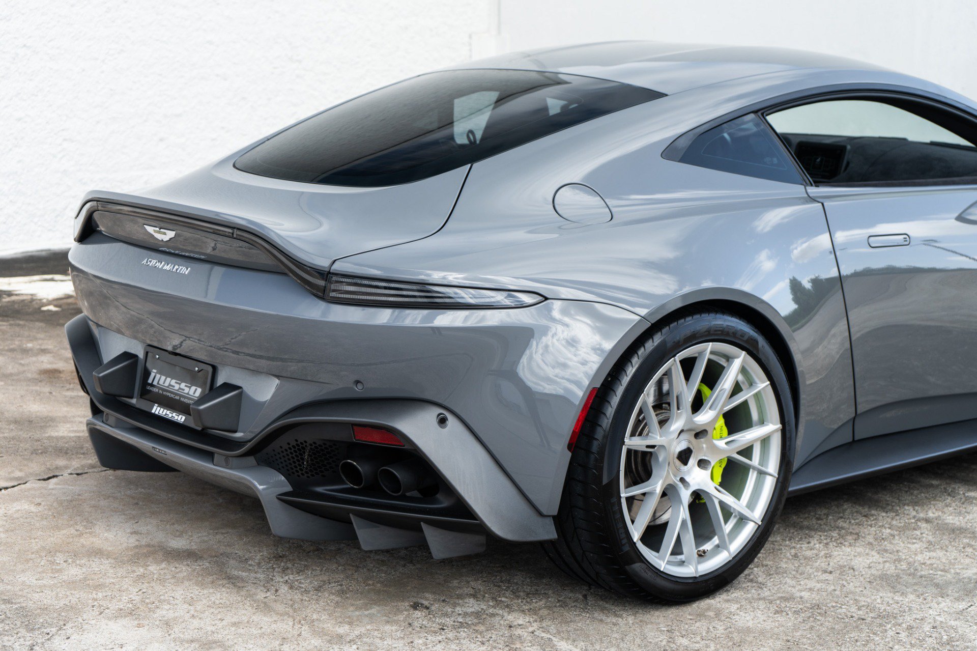 Used 2020 Aston Martin V8 Vantage Coupe RWD image 27