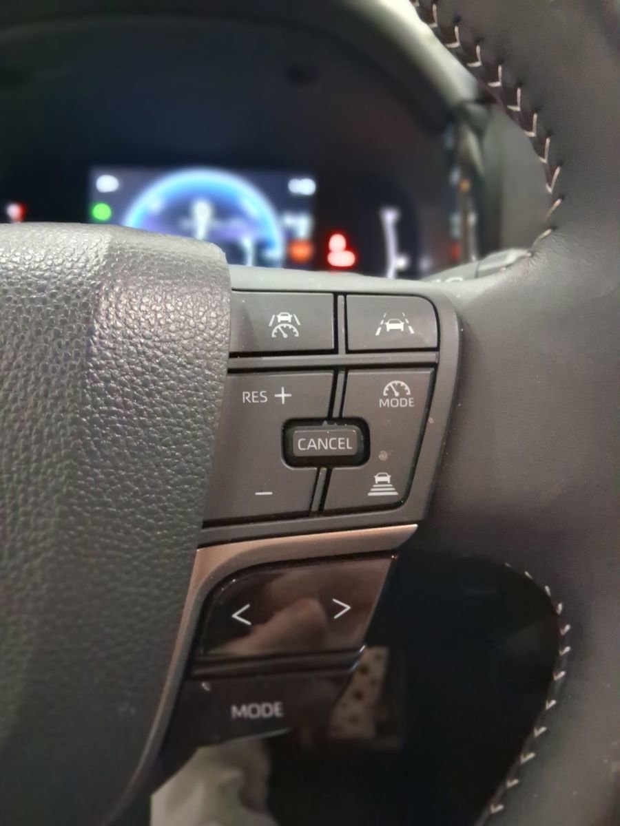 Used 2025 Toyota Camry SE w/ Convenience Package image 11