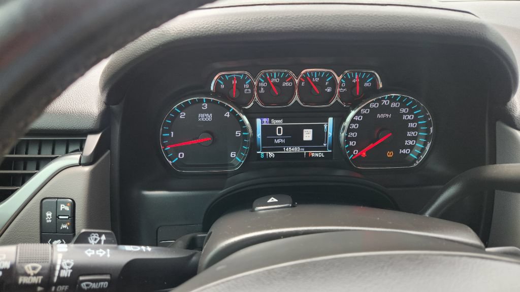Used 2018 Chevrolet Suburban LT RWD image 21