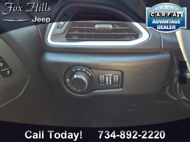 Used 2027 Chrysler Pacifica Select FWD image 17