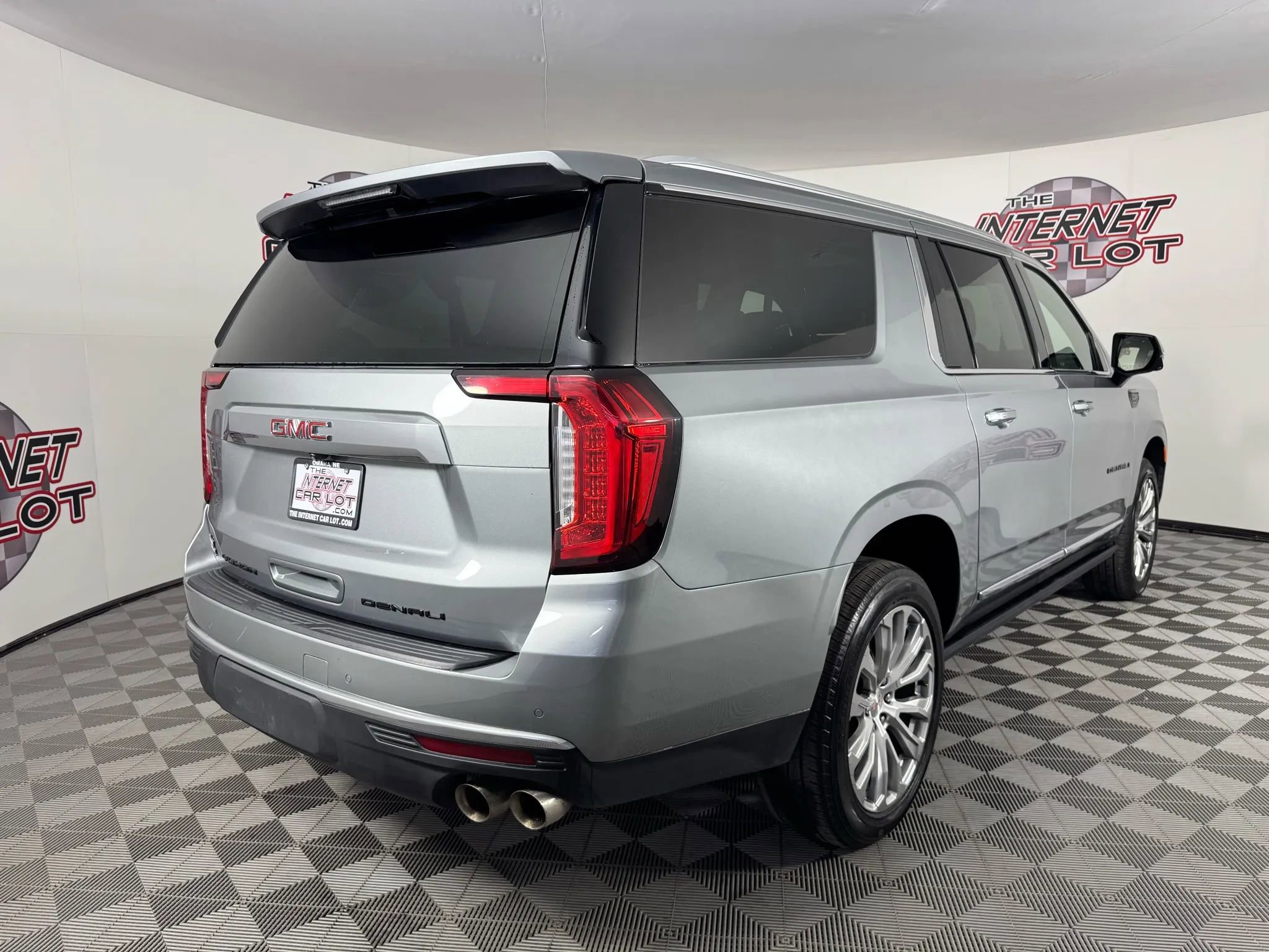Used 2023 GMC Yukon XL Denali image 7
