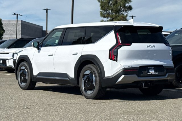 New 2027 Kia Telluride SX Prestige X-Line w/ Towing Package AWD/4WD image 7