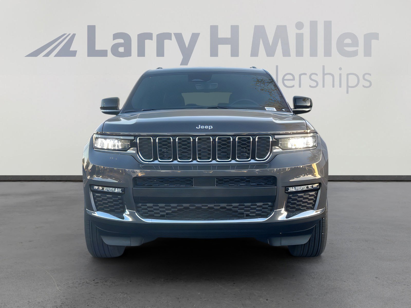 New 2025 Jeep Grand Cherokee L Limited w/ Trailer Tow Package image 4
