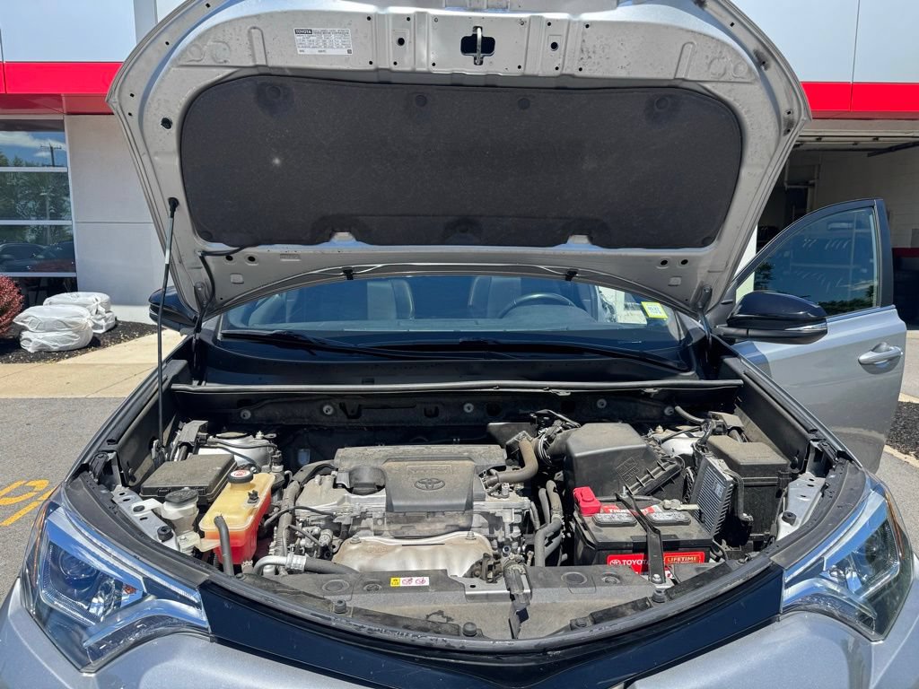Used 2018 Toyota RAV4 SE w/ Power Extra Value Package AWD/4WD image 16