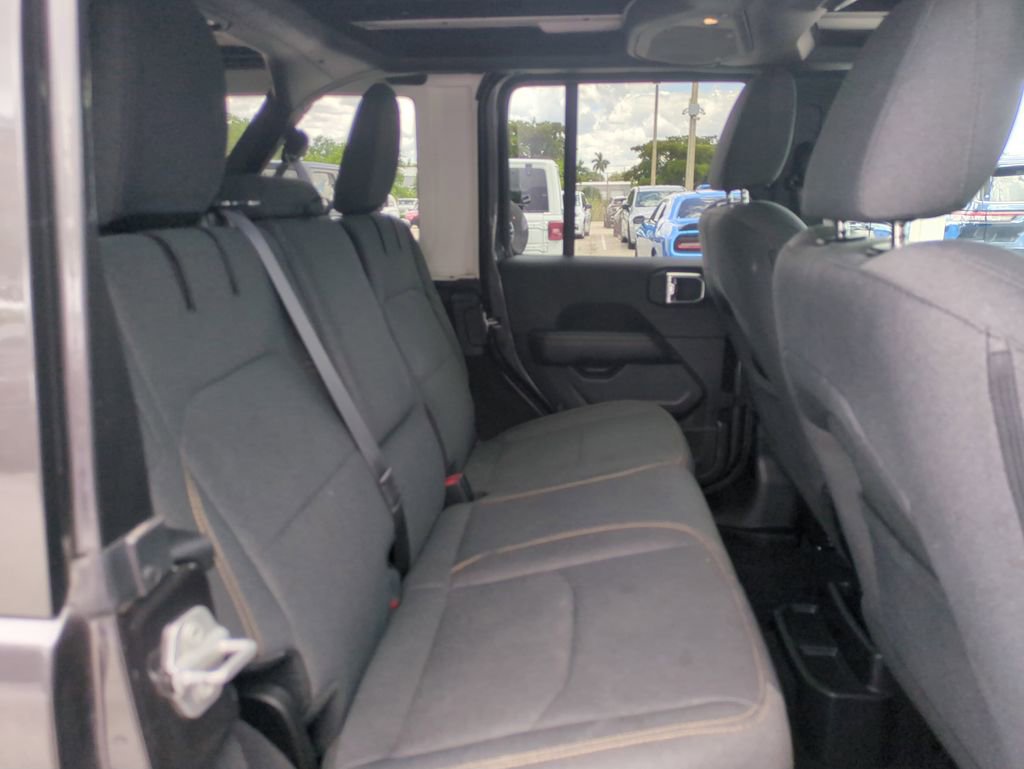 Used 2025 Jeep Wrangler Unlimited Sahara w/ Safety Group AWD/4WD image 15