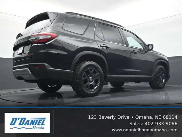 Used 2025 Honda Pilot TrailSport image 12