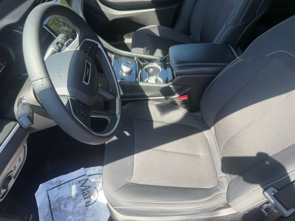 Used 2023 Jeep Grand Cherokee L Laredo AWD/4WD image 14