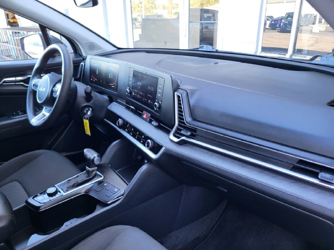 Used 2024 Kia Sportage LX image 30