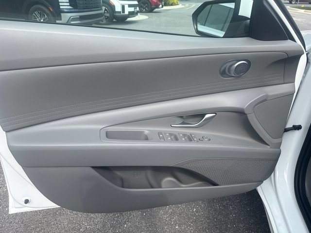 Certified 2026 Hyundai Elantra Hybrid FWD image 10