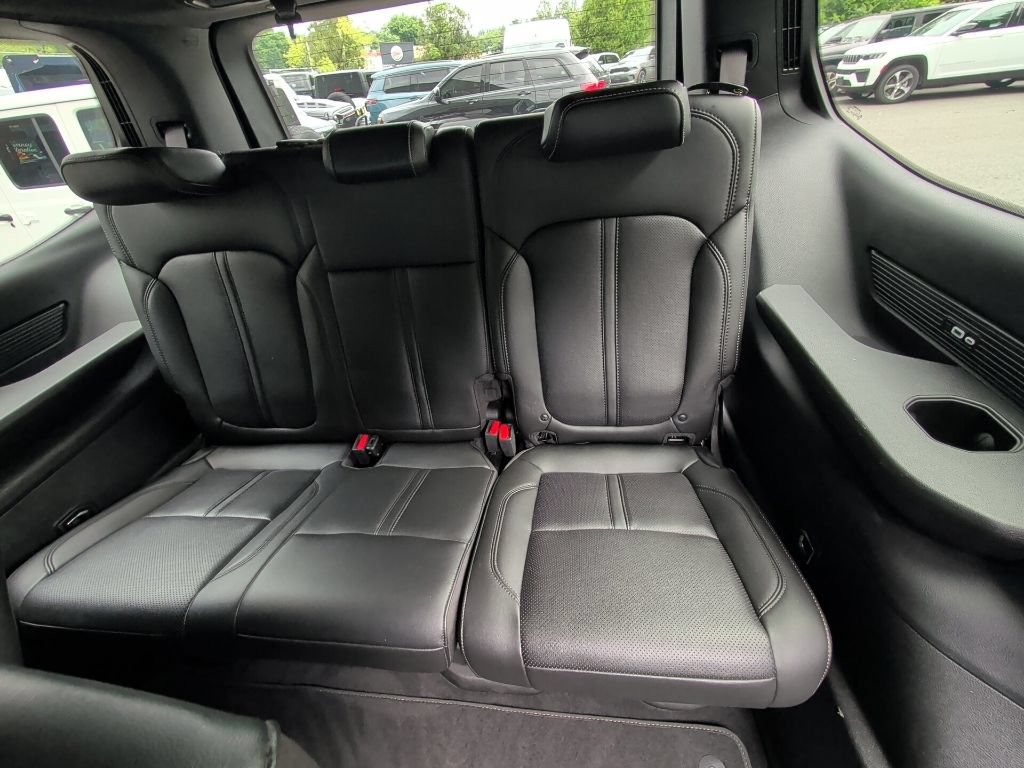 Used 2023 Jeep Wagoneer 4WD w/ Convenience Group I image 14