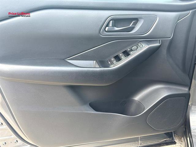 Used 2024 Nissan Rogue S FWD image 18