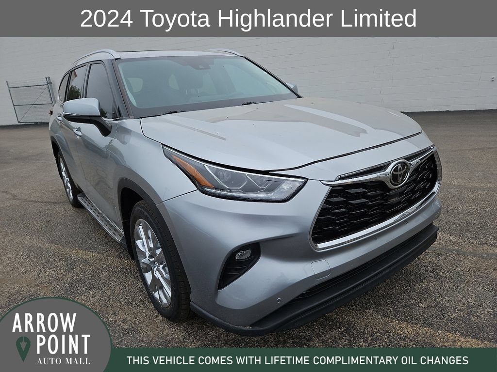 Used 2024 Toyota Highlander Limited FWD image 2