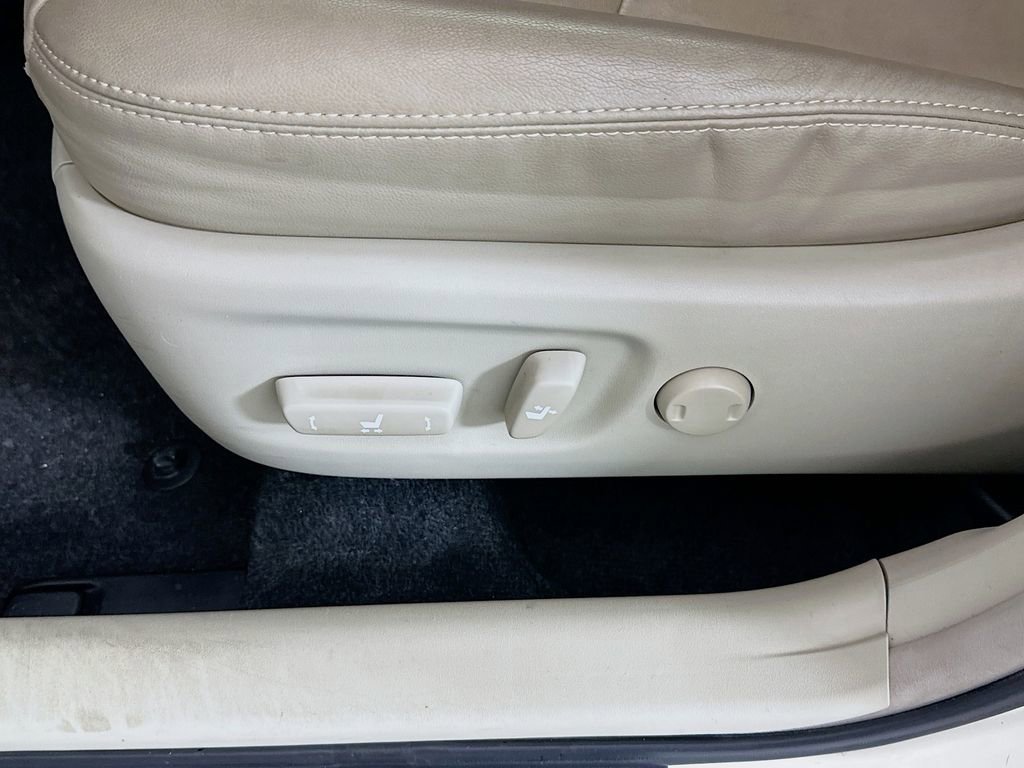 Used 2013 Toyota Prius Four w/ Deluxe Solar Roof Pkg image 19