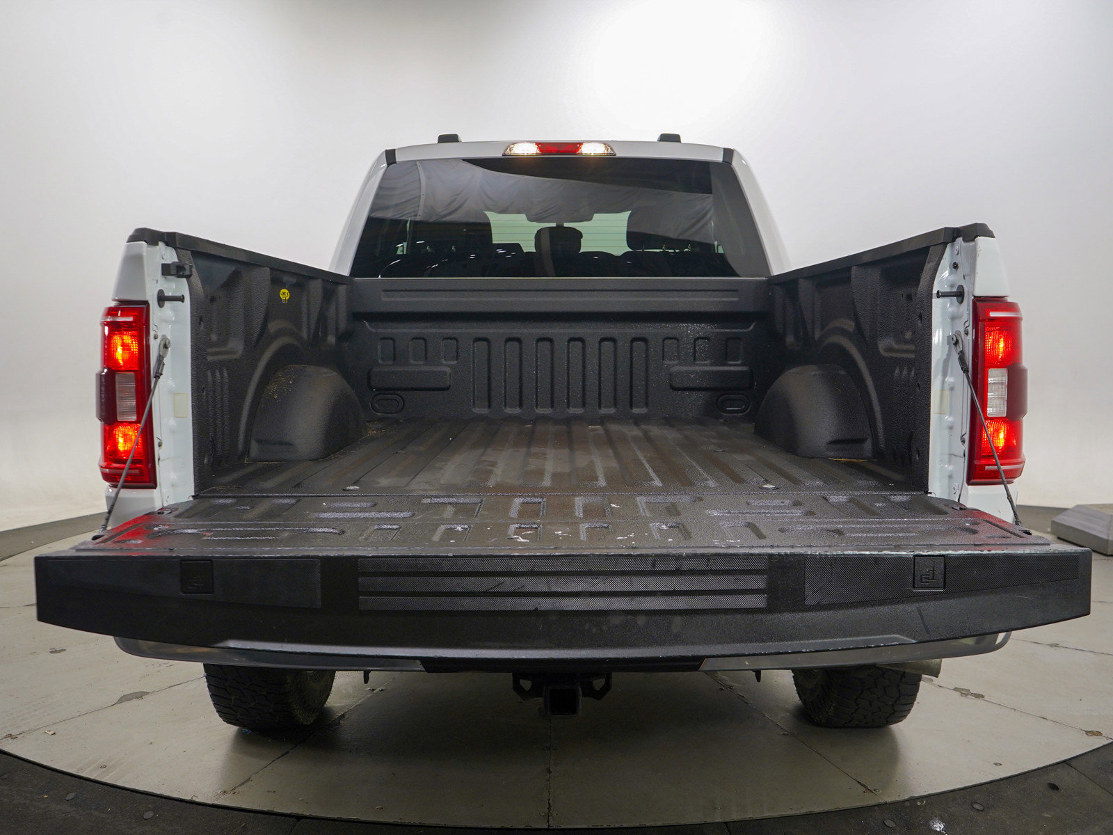 Used 2022 Ford F150 XLT w/ Trailer Tow Package image 11