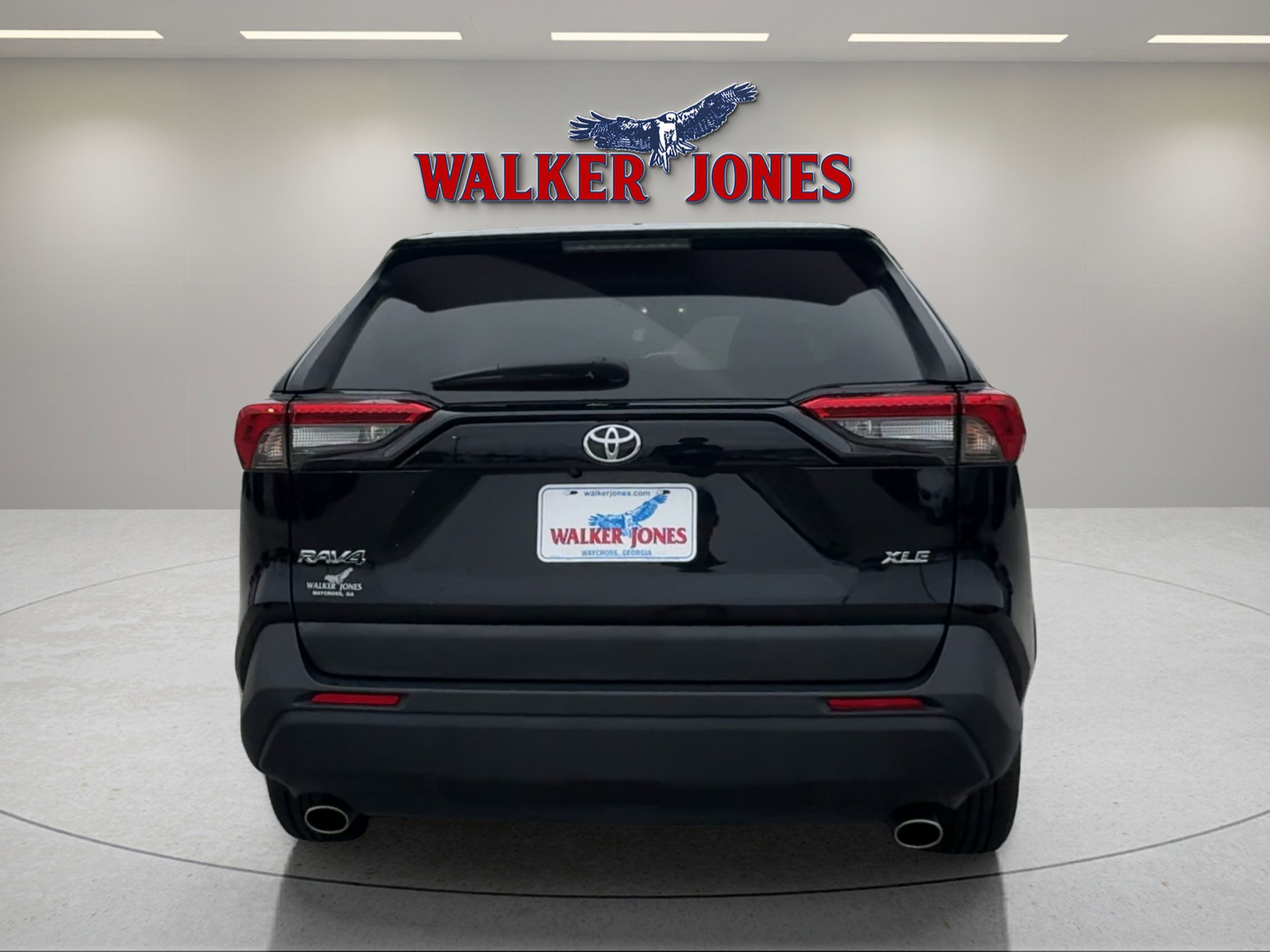 Used 2023 Toyota RAV4 XLE image 4