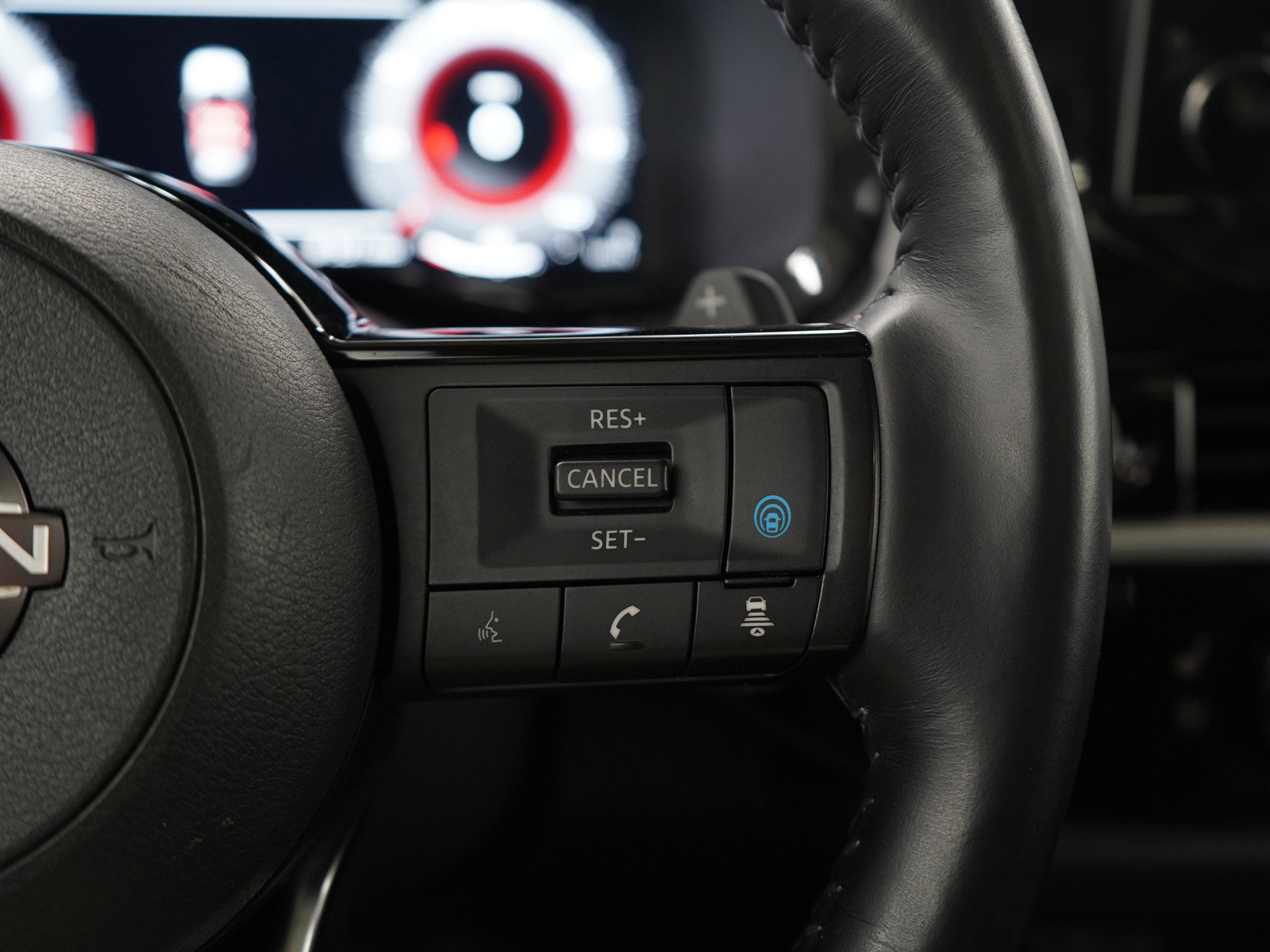 Used 2023 Nissan Pathfinder Platinum w/ Lighting Package (N92) image 27