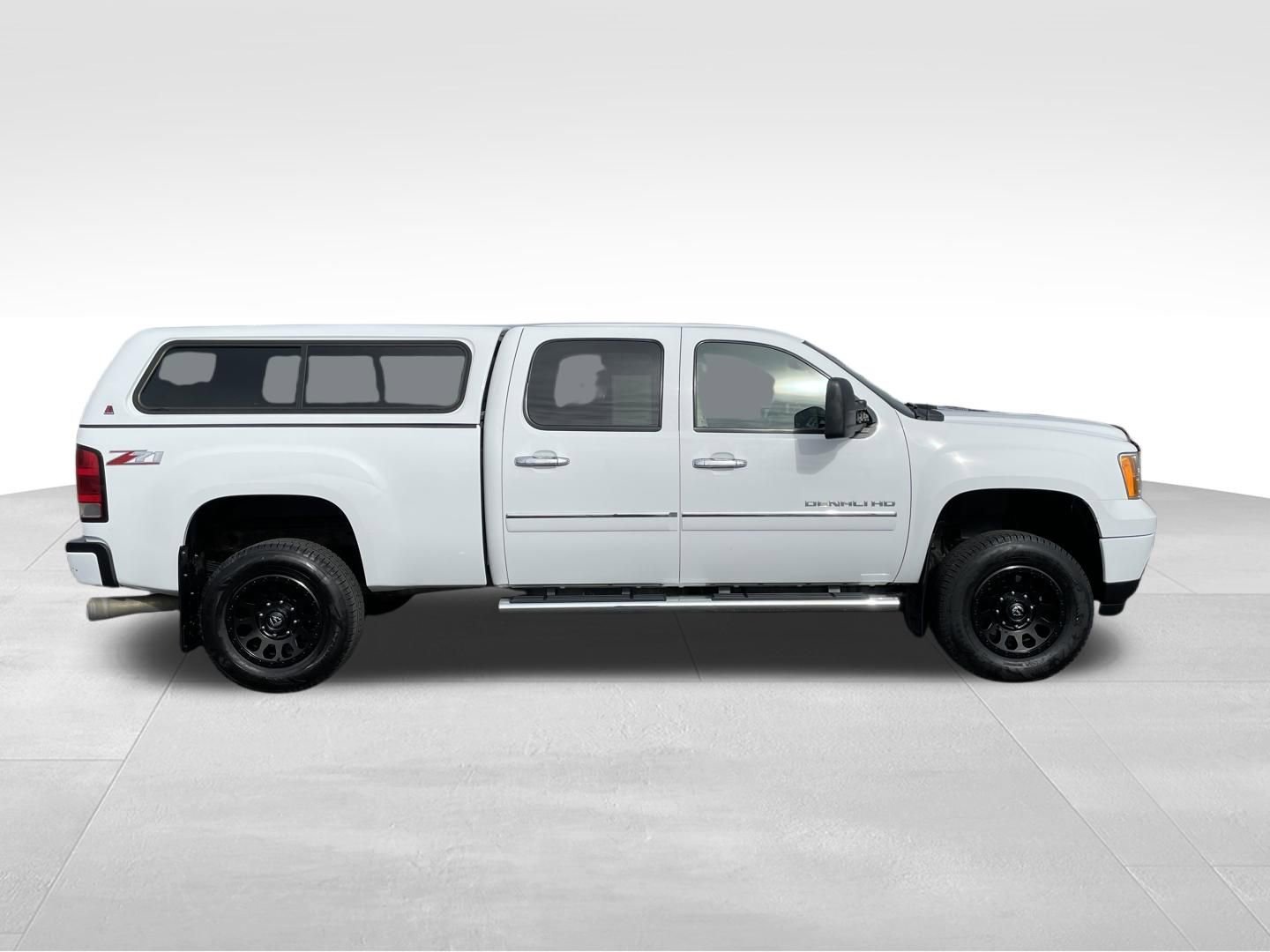 Used 2014 GMC Sierra 2500 Denali image 2