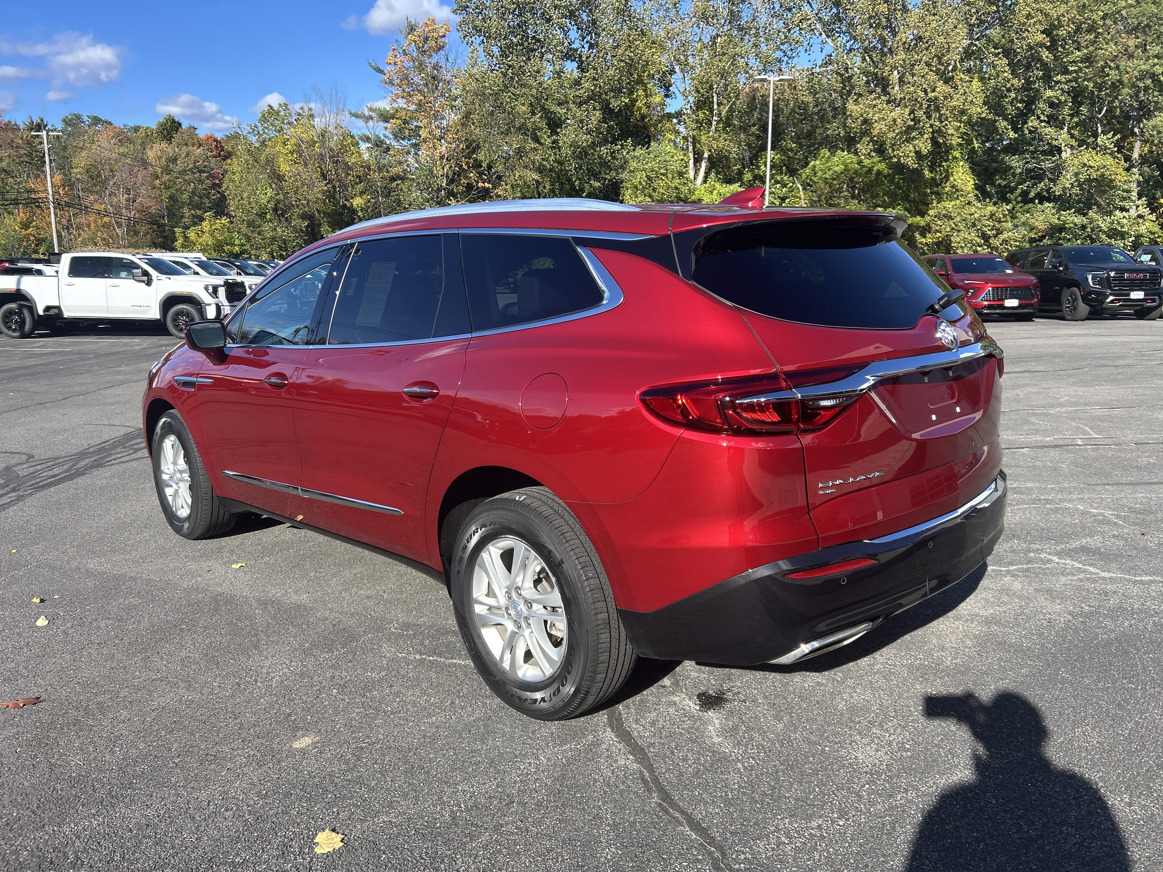 Used 2021 Buick Enclave Essence w/ Sound and Sites Package AWD/4WD image 5