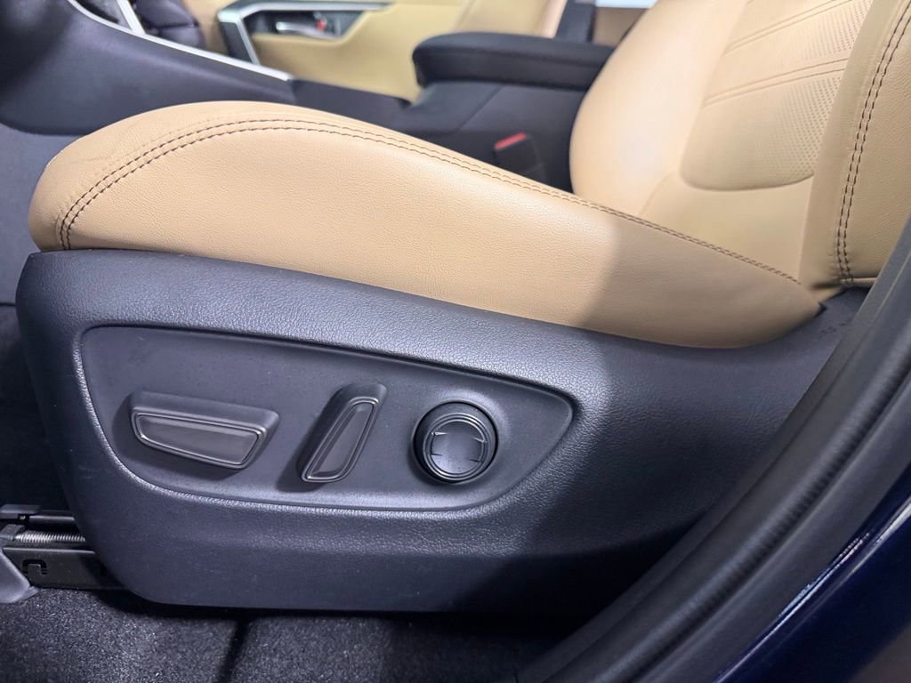 Used 2025 Toyota RAV4 Limited w/ Advanced Technology Package image 23