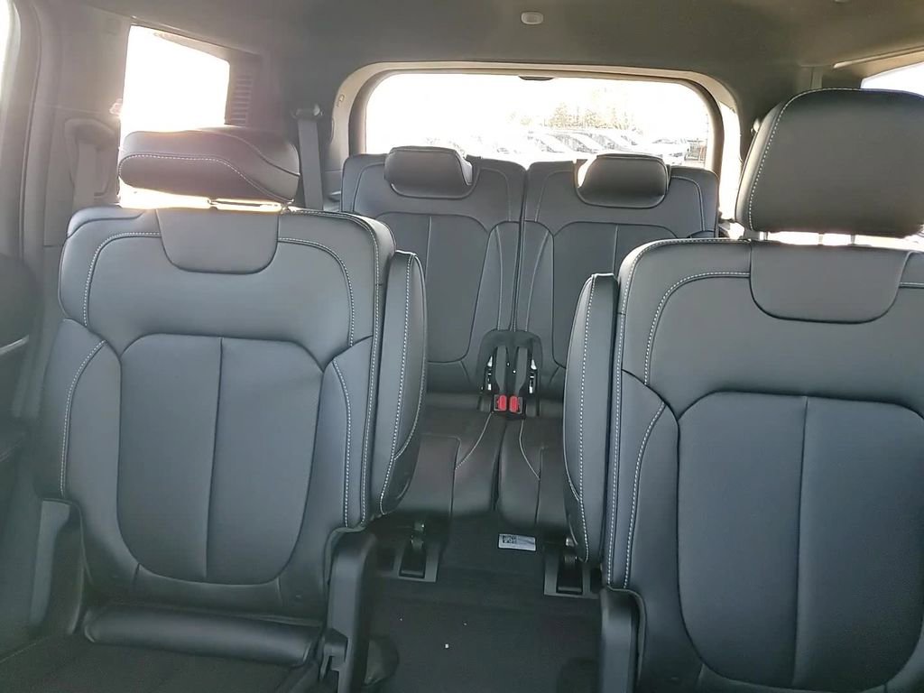 New 2025 Jeep Grand Cherokee L Limited w/ Luxury Tech Group II image 20