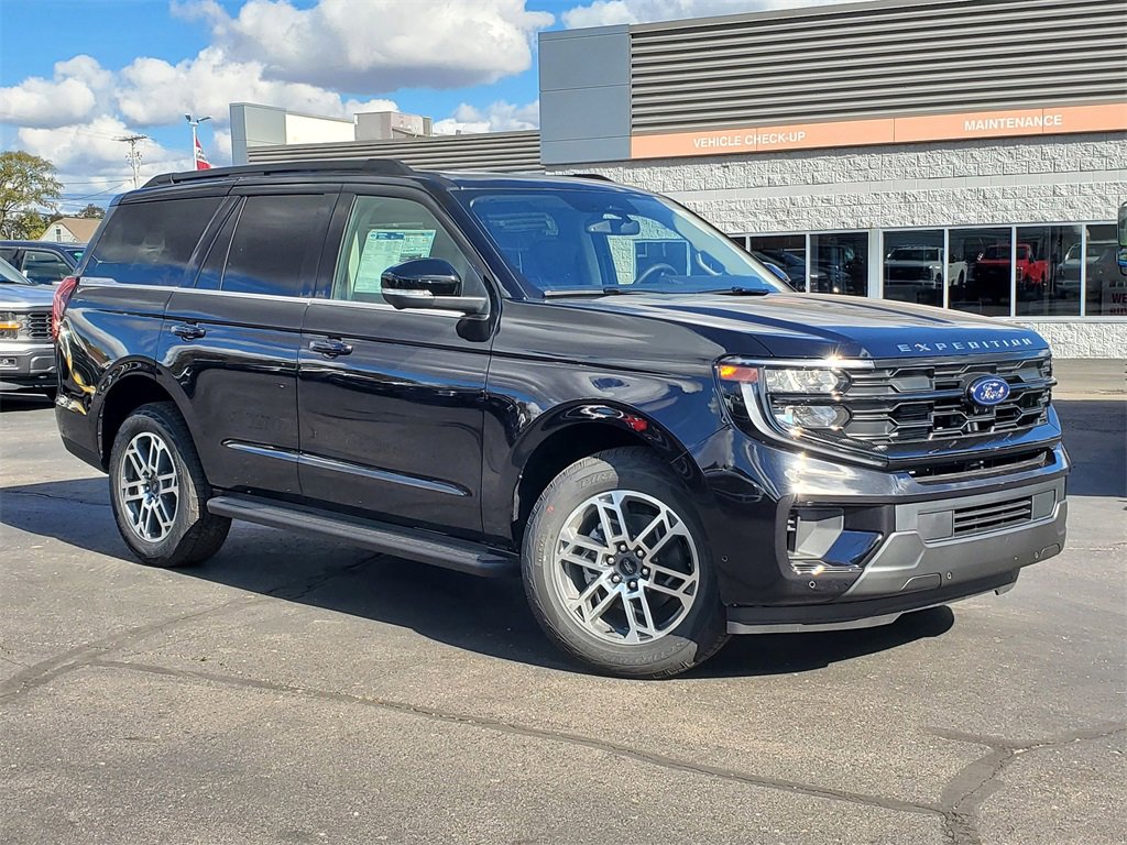 New 2025 Ford Expedition Active image 2