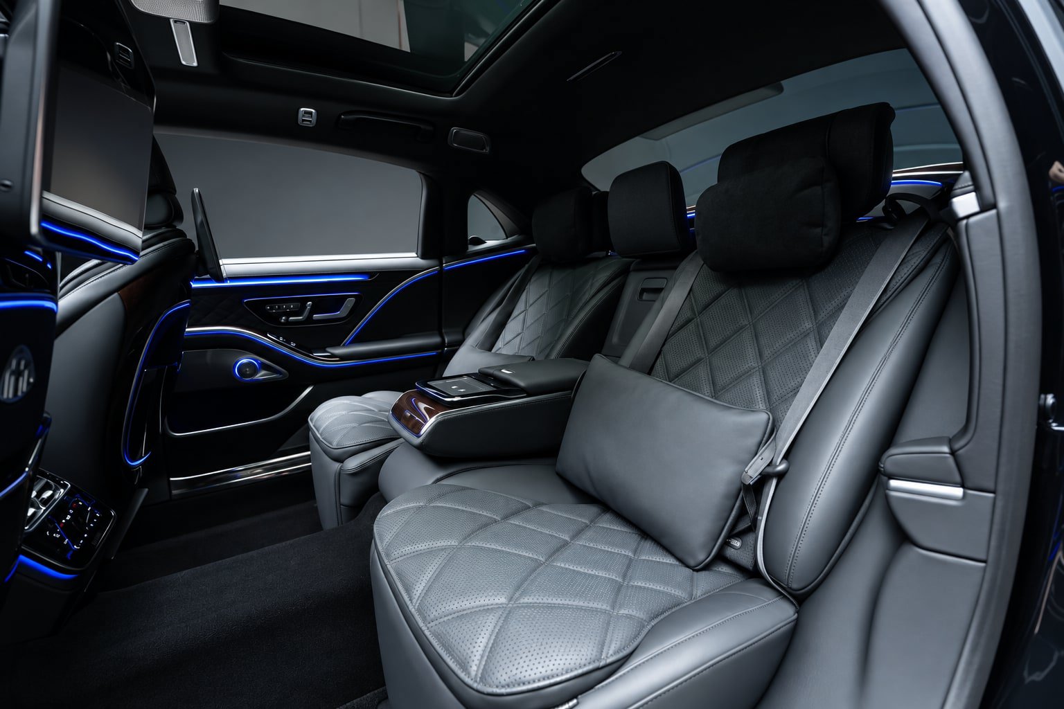 Used 2026 Mercedes-Benz Maybach S 680 4MATIC image 33