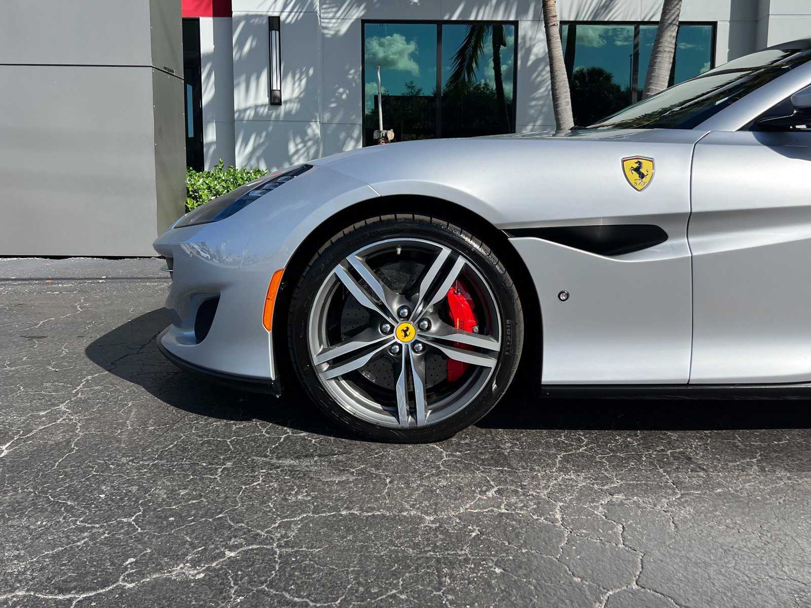 Used 2019 Ferrari Portofino image 23