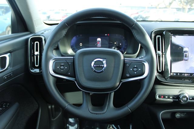 Used 2025 Volvo XC40 B5 Plus AWD/4WD image 24