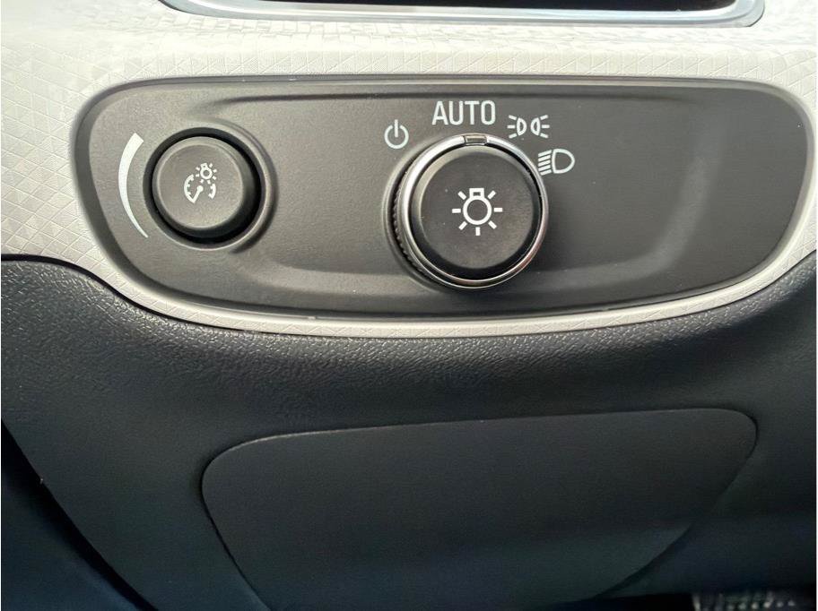Used 2018 Chevrolet Bolt Premier w/ Driver Confidence II Package FWD image 24