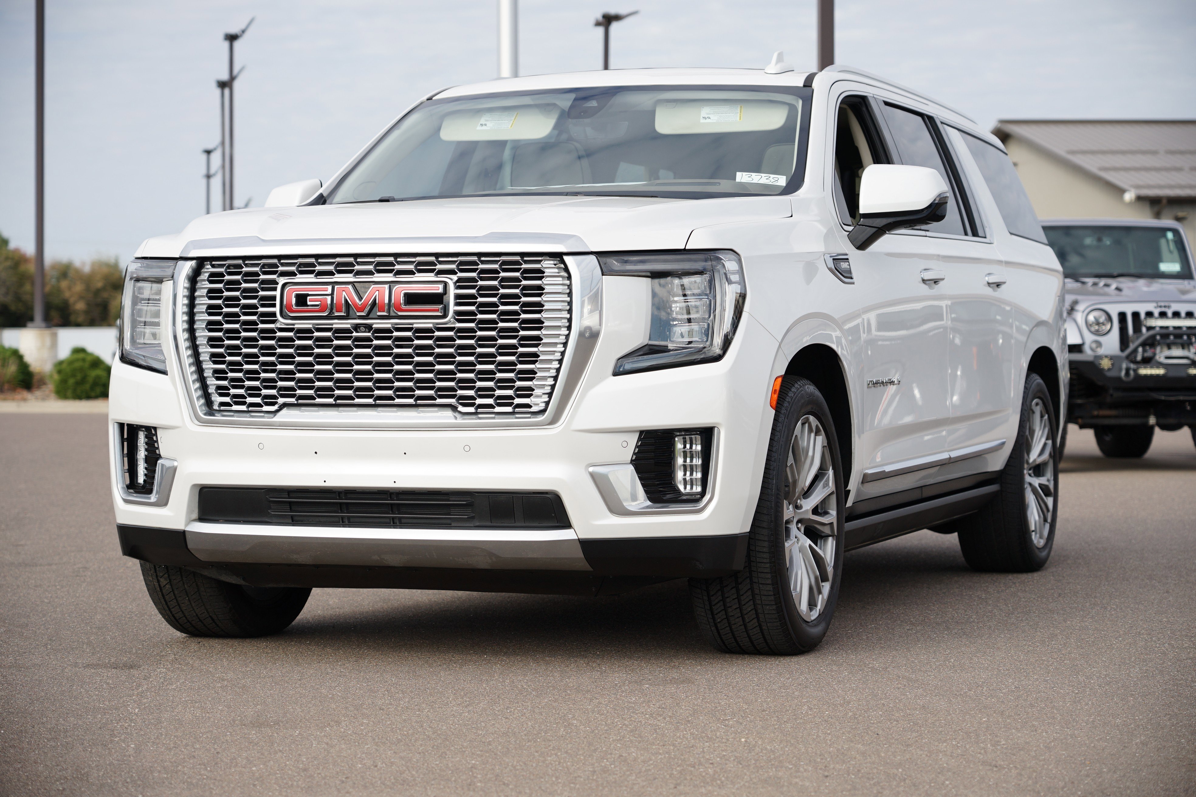 Used 2021 GMC Yukon XL Denali w/ Denali Ultimate Package image 7