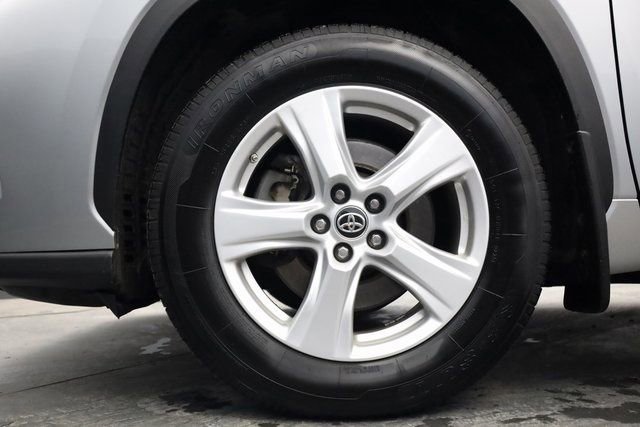 Used 2024 Toyota Highlander LE image 8