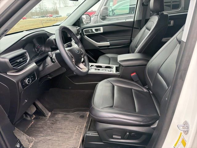 Used 2023 Ford Explorer XLT w/ Equipment Group 202A image 4