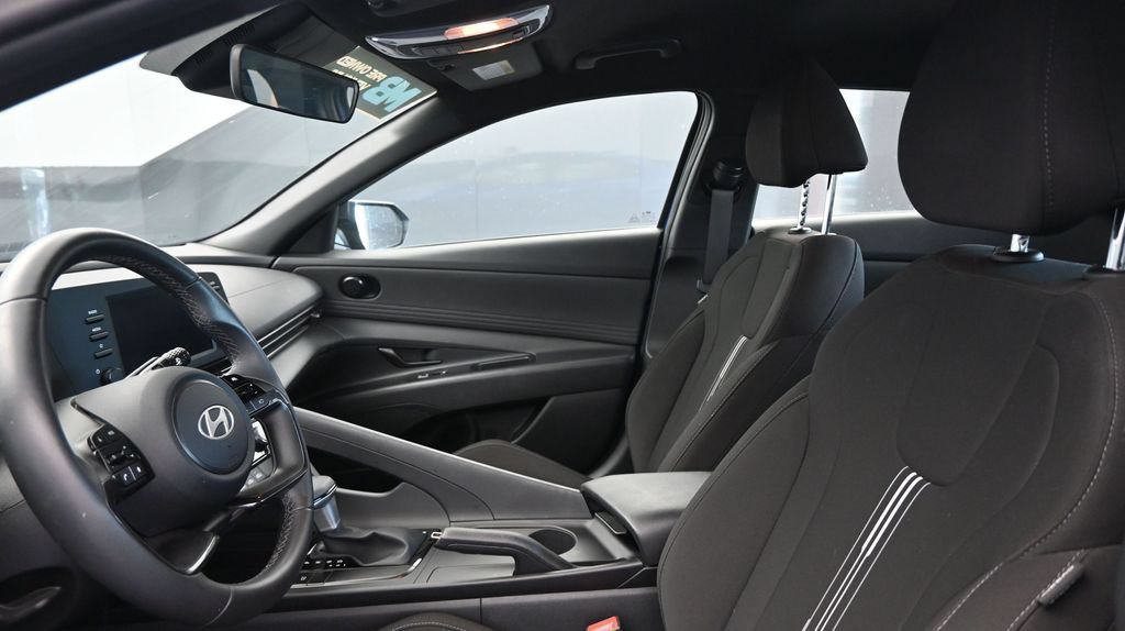 Certified 2025 Hyundai Elantra Sport FWD image 23