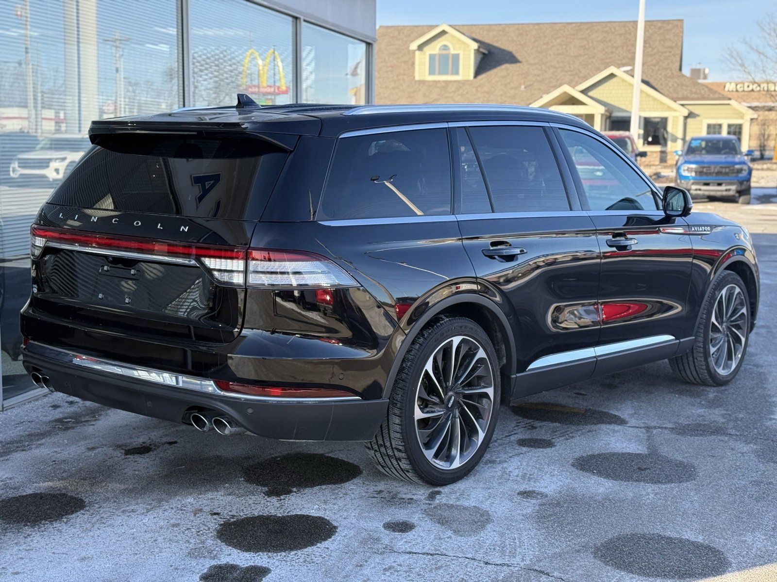 Used 2023 Lincoln Aviator Reserve w/ Equipment Group 201A image 5
