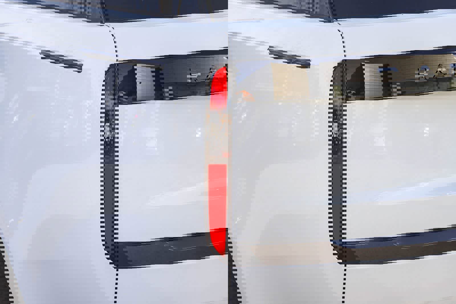 New 2026 Land Rover Range Rover Long Wheelbase SE image 9