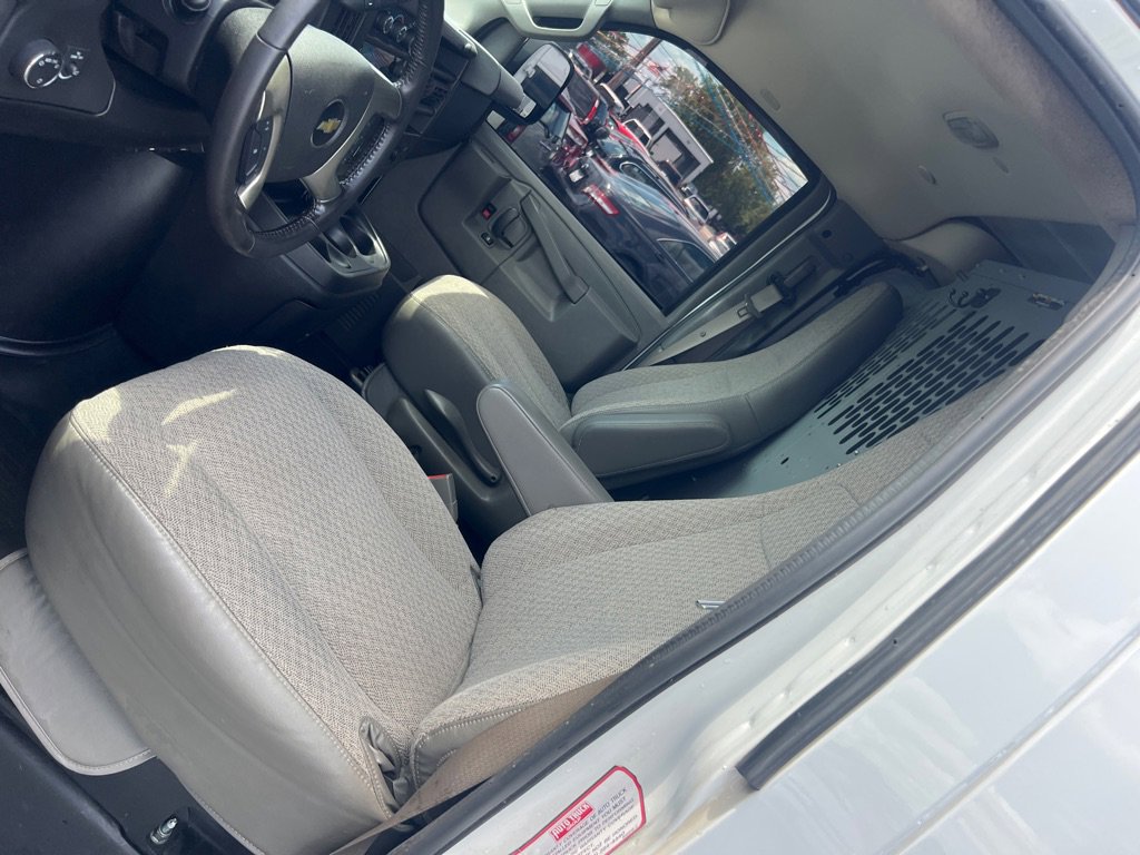 Used 2018 Chevrolet Express 3500 w/ Driver Convenience Package image 11