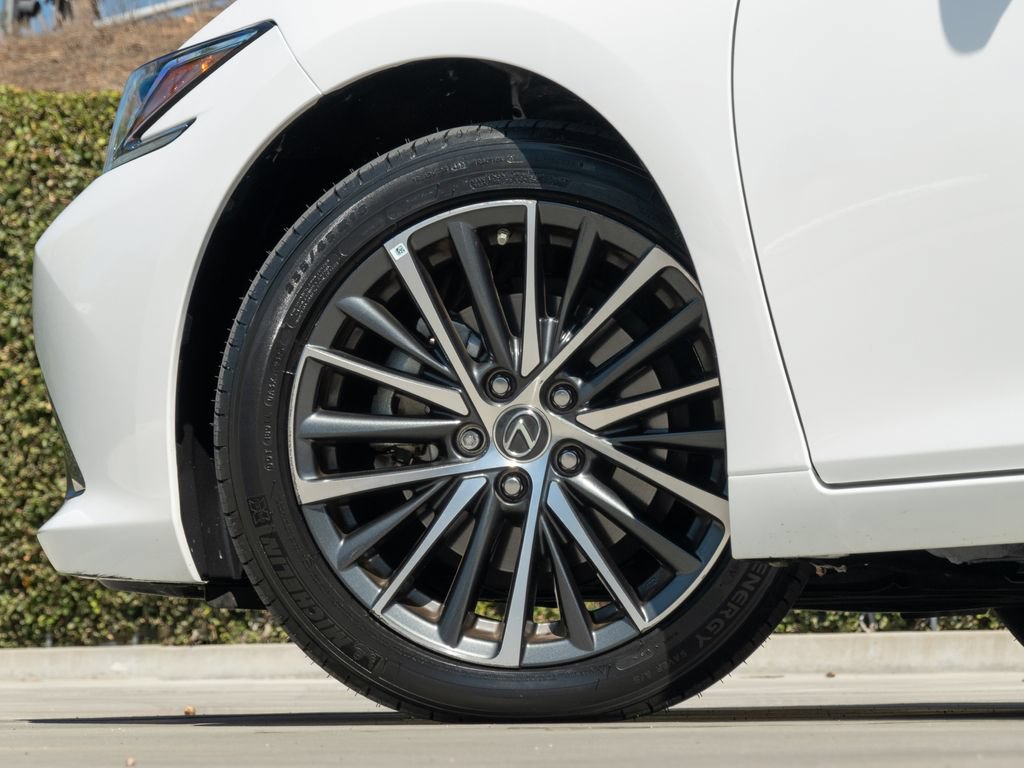 Certified 2023 Lexus ES 300h w/ Premium Package FWD image 8