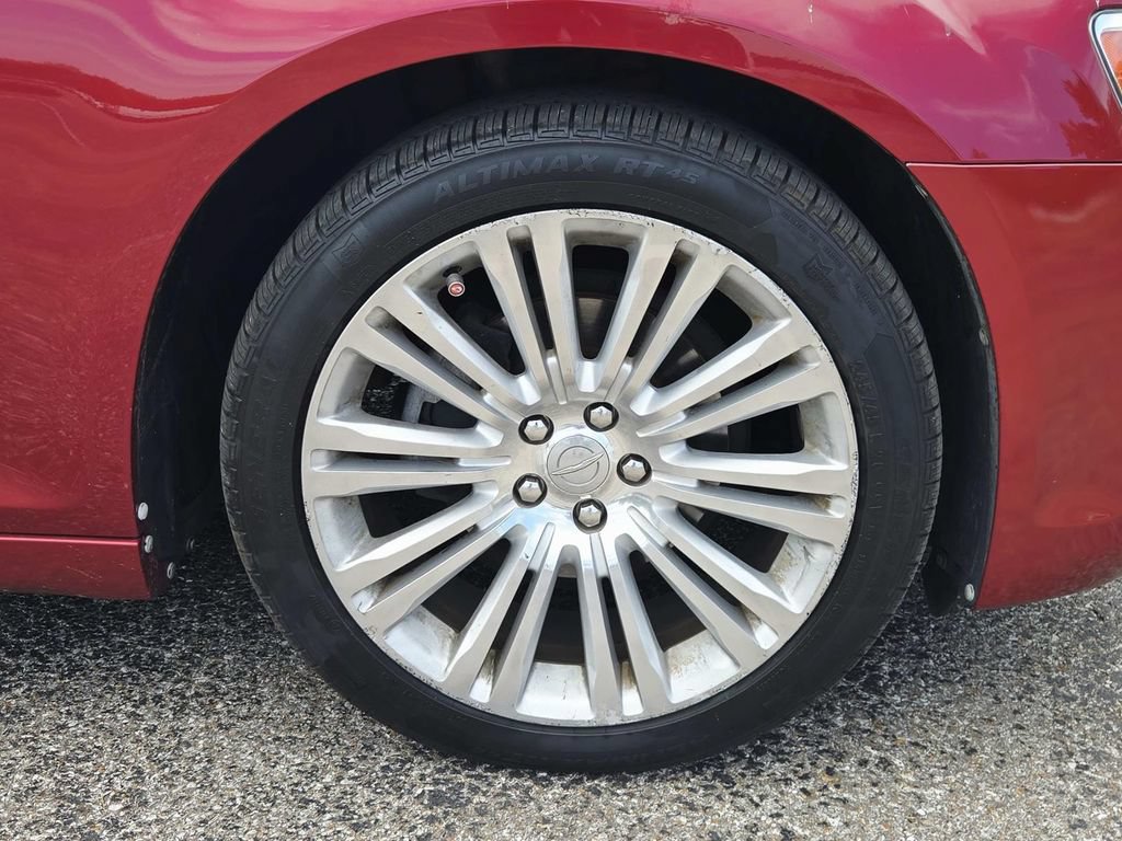 Used 2013 Chrysler 300 C RWD image 10