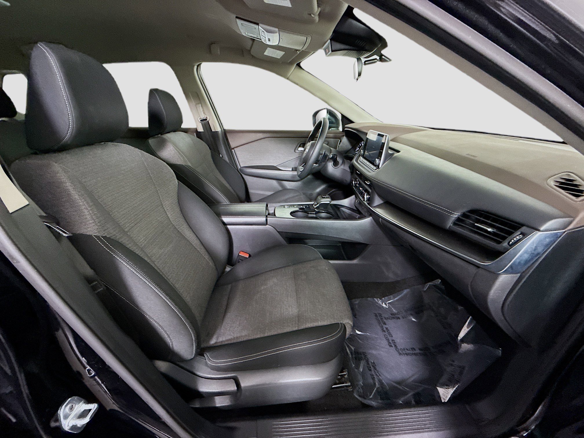 Used 2023 Nissan Rogue SV image 29