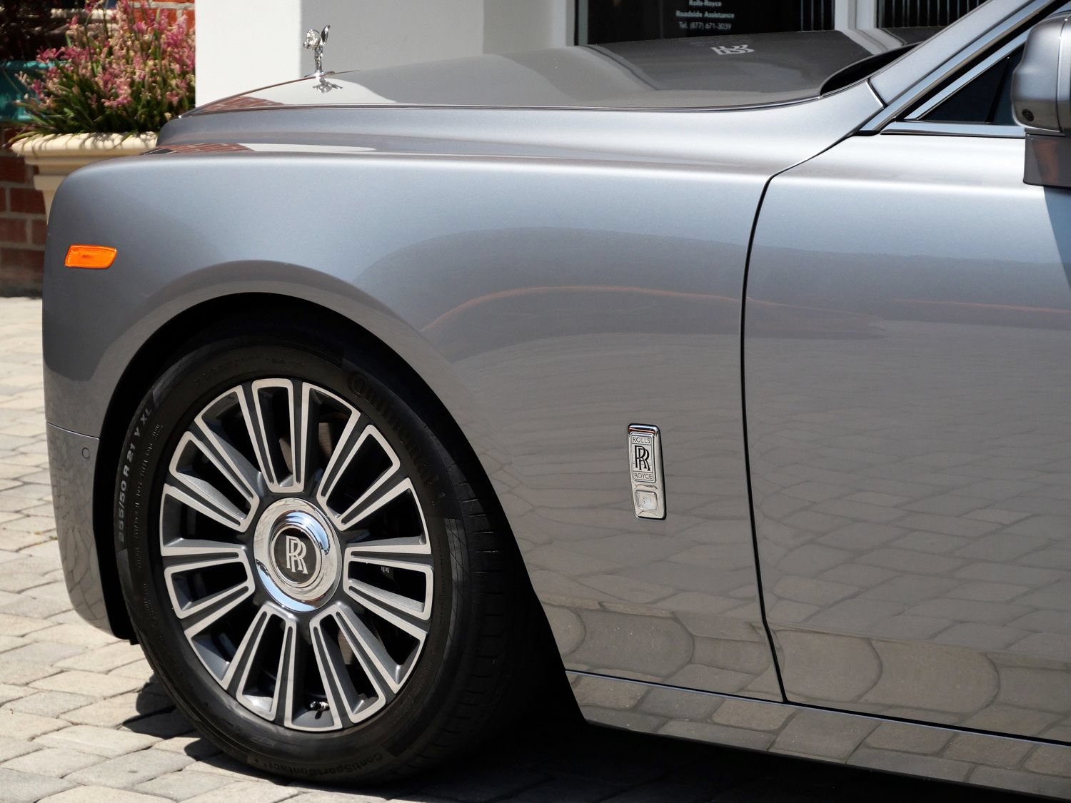 Used 2023 Rolls-Royce Phantom Sedan RWD image 23