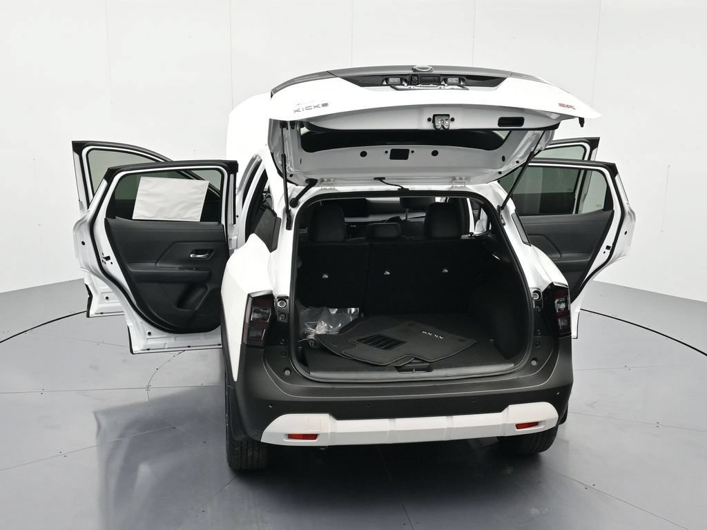 New 2026 Nissan Kicks SR FWD image 45