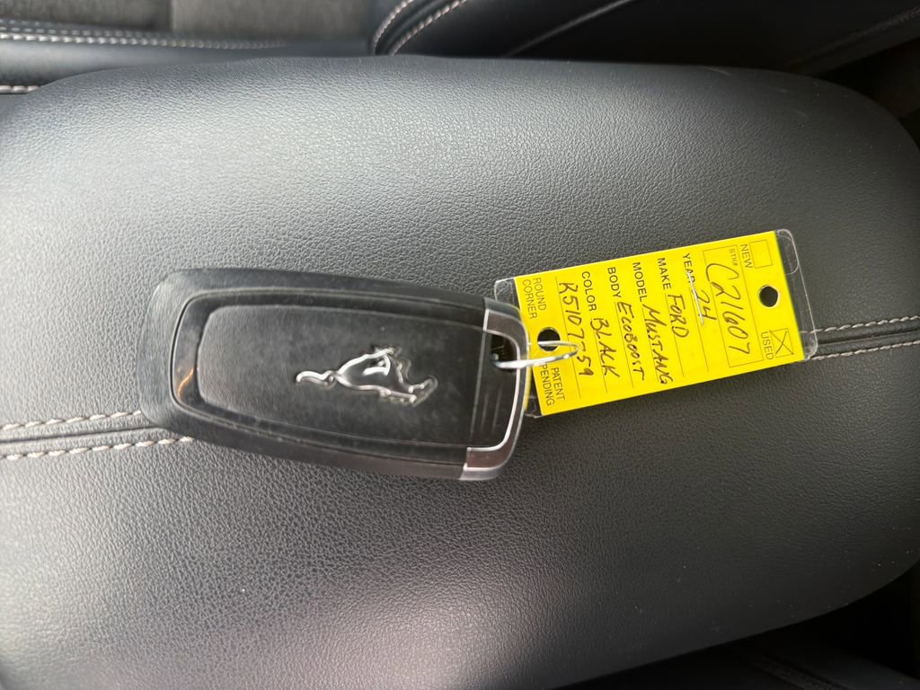 Used 2024 Ford Mustang Convertible image 27